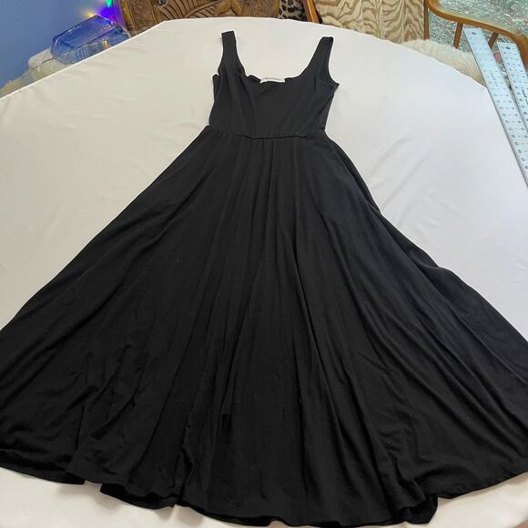 Reformation Dresses & Skirts - Reformation Scoop Neck Black Stretchy Midi Dress Size Medium